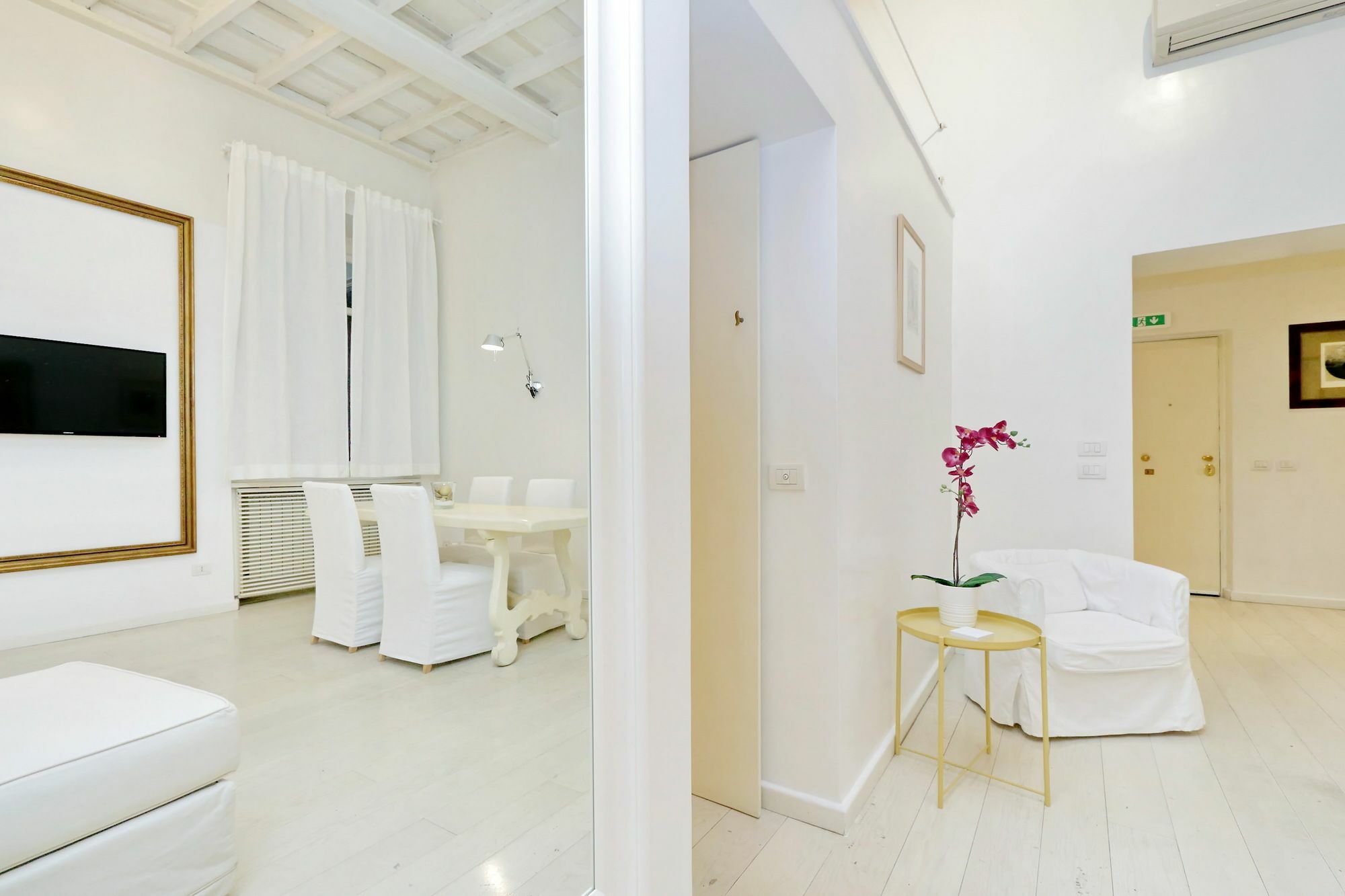 Triton Place โรม ภายนอก รูปภาพ